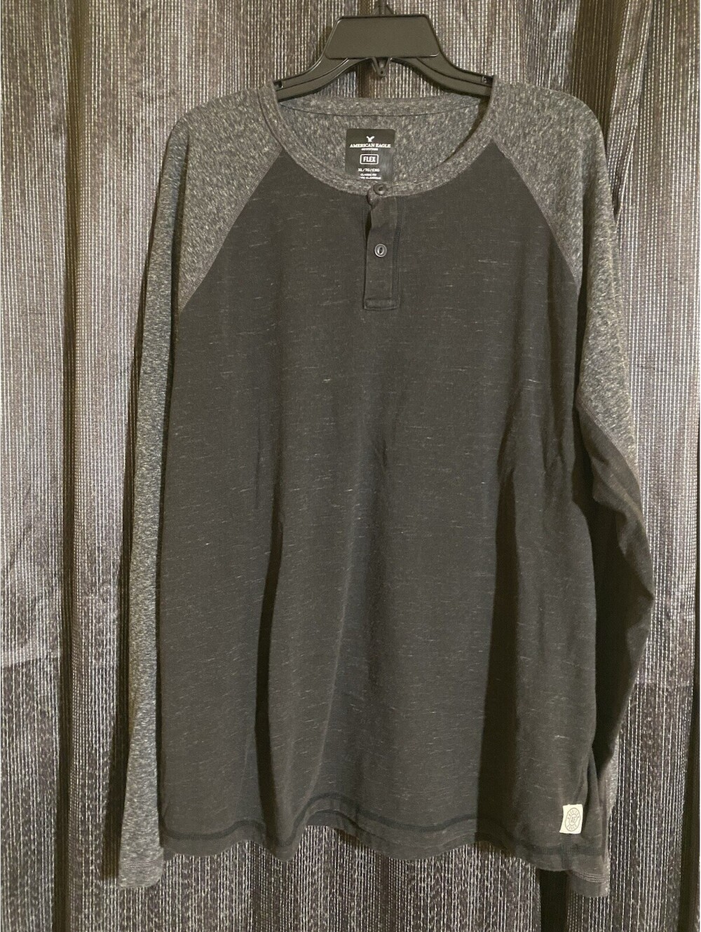 American Eagle Men's XL Classic Fit Flex Series Black & Gray Long Sleeve Shirt